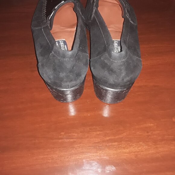 Stuart Weitzman for Russell & Bromley Bond Street London. Black suede w/tortoise - Picture 4 of 6